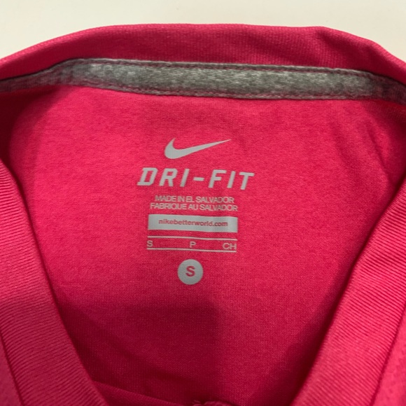Pink Nike Dry Fit T-shirt Size Small (6) - Picture 2 of 3